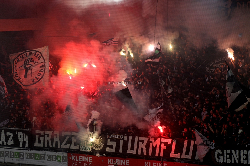 Sturm Graz - GAK
Oesterreichische Fussball Bundesliga, 10. Runde, SK Sturm Graz - Grazer AK, Stadion Liebenau Graz, 19.10.2024. 

Foto zeigt Fans von Sturm
Schlüsselwörter: pyrotechnik sturmflut