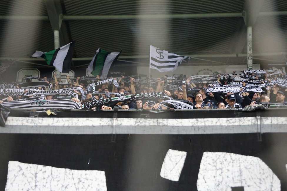 Sturm Graz - GAK
Oesterreichische Fussball Bundesliga, 10. Runde, SK Sturm Graz - Grazer AK, Stadion Liebenau Graz, 19.10.2024. 

Foto zeigt Fans von Sturm
Schlüsselwörter: schals