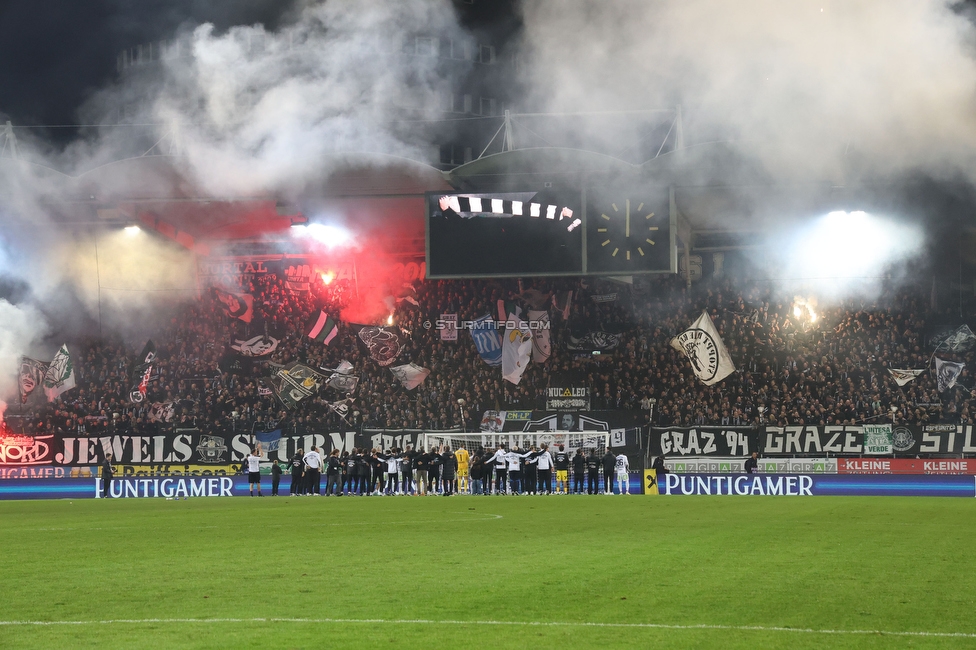 Sturm Graz - GAK
Oesterreichische Fussball Bundesliga, 10. Runde, SK Sturm Graz - Grazer AK, Stadion Liebenau Graz, 19.10.2024. 

Foto zeigt Fans von Sturm und die Mannschaft von Sturm
Schlüsselwörter: pyrotechnik