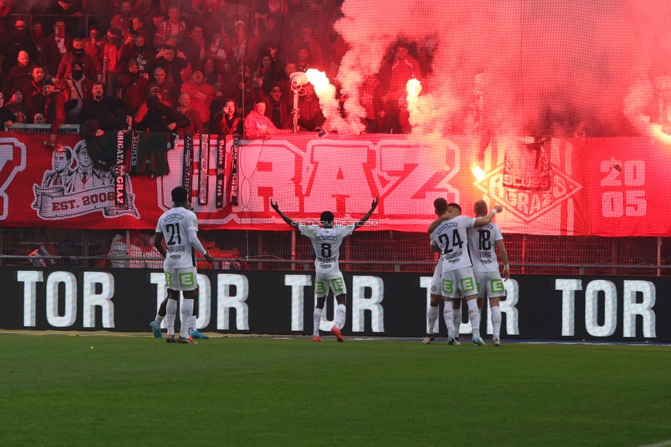 Sturm Graz - GAK
Oesterreichische Fussball Bundesliga, 10. Runde, SK Sturm Graz - Grazer AK, Stadion Liebenau Graz, 19.10.2024. 

Foto zeigt die Mannschaft von Sturm
Schlüsselwörter: pyrotechnik torjubel