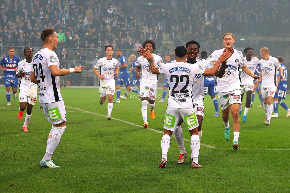 Sturm Graz - GAK
Oesterreichische Fussball Bundesliga, 10. Runde, SK Sturm Graz - Grazer AK, Stadion Liebenau Graz, 19.10.2024. 

Foto zeigt Jusuf Gazibegovic (Sturm) und Tochi Phil Chukwuani (Sturm)
