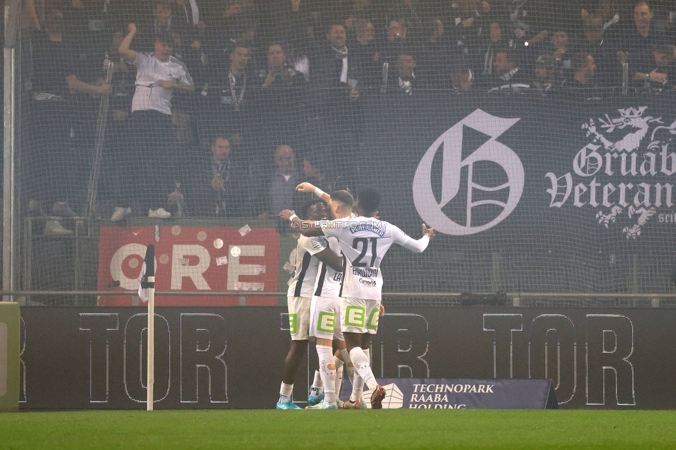 Sturm Graz - GAK
Oesterreichische Fussball Bundesliga, 10. Runde, SK Sturm Graz - Grazer AK, Stadion Liebenau Graz, 19.10.2024. 

Foto zeigt Seedy Jatta (Sturm) und Tochi Phil Chukwuani (Sturm)
Schlüsselwörter: torjubel