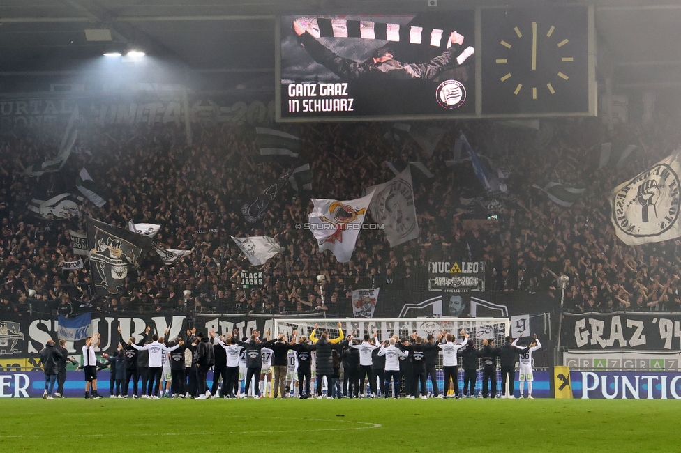 Sturm Graz - GAK
Oesterreichische Fussball Bundesliga, 10. Runde, SK Sturm Graz - Grazer AK, Stadion Liebenau Graz, 19.10.2024. 

Foto zeigt Fans von Sturm und die Mannschaft von Sturm
