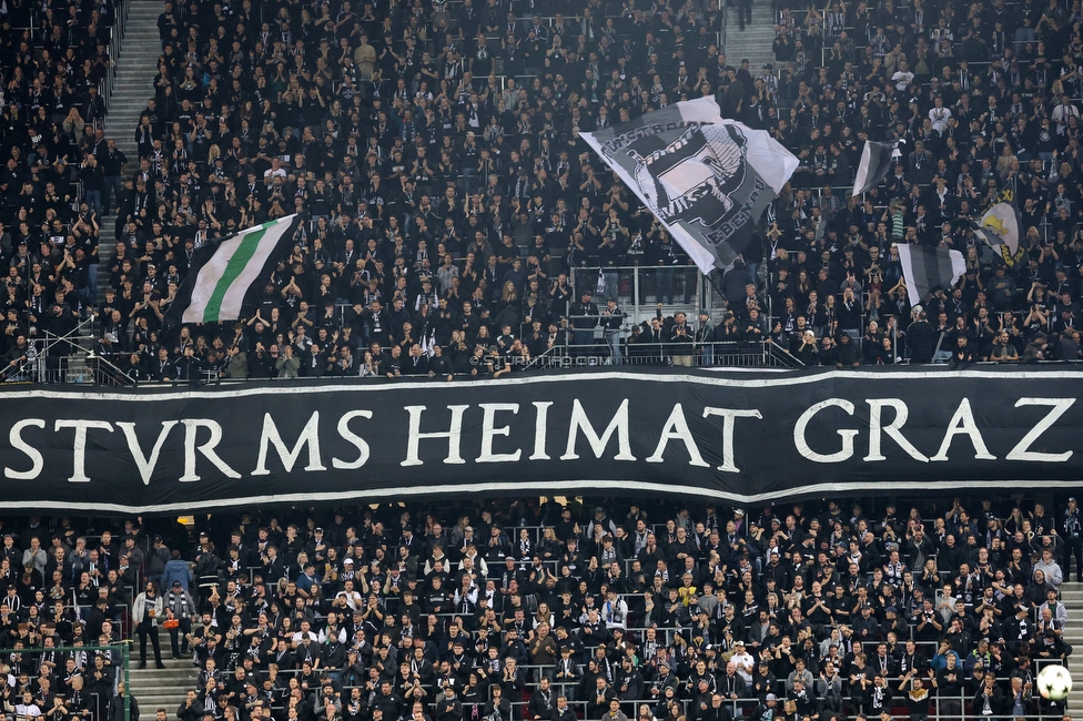 Sturm Graz - Sporting Lissabon
UEFA Champions League Ligaphase 3. Spieltag, SK Sturm Graz - Sporting Lissabon, Woerthersee Stadion Klagenfurt, 22.10.2024. 

Foto zeigt Fans von Sturm mit einem Spruchband
Schlüsselwörter: sturmstadion