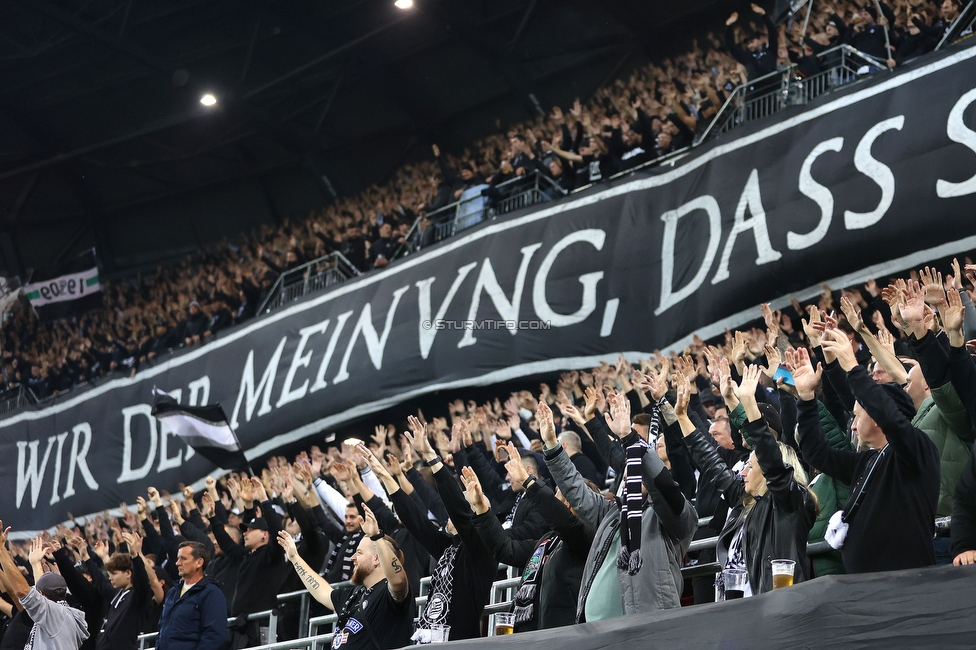 Sturm Graz - Sporting
UEFA Champions League Ligaphase 3. Spieltag, SK Sturm Graz - Sporting CP, Woerthersee Stadion Klagenfurt, 22.10.2024. 

Foto zeigt Fans von Sturm
