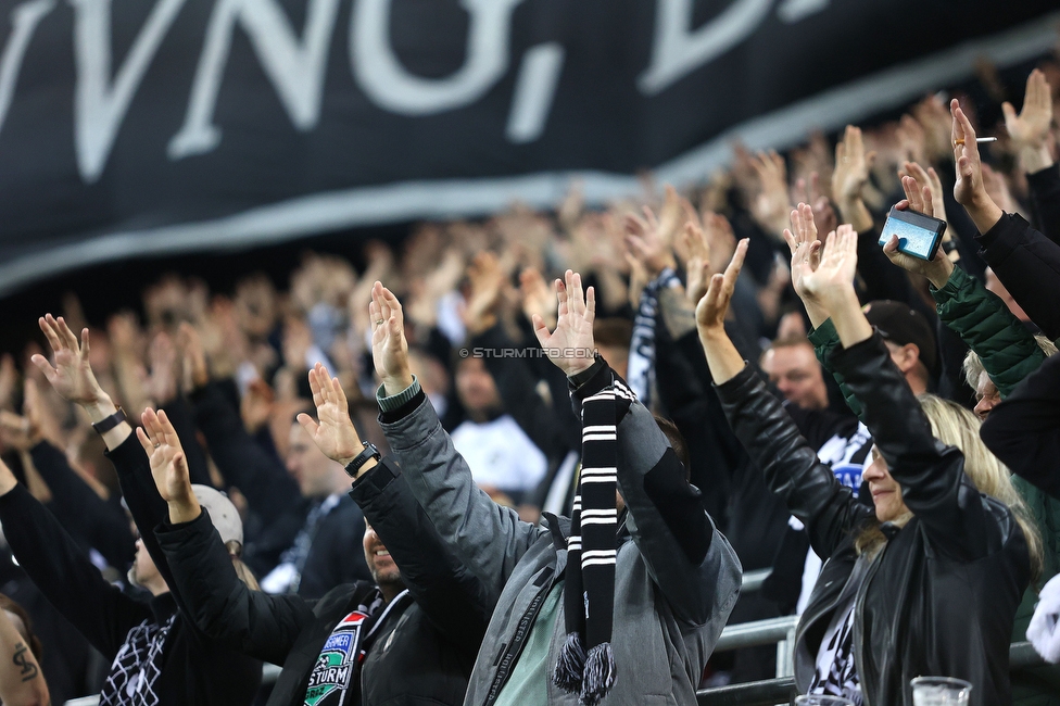 Sturm Graz - Sporting
UEFA Champions League Ligaphase 3. Spieltag, SK Sturm Graz - Sporting CP, Woerthersee Stadion Klagenfurt, 22.10.2024. 

Foto zeigt Fans von Sturm
