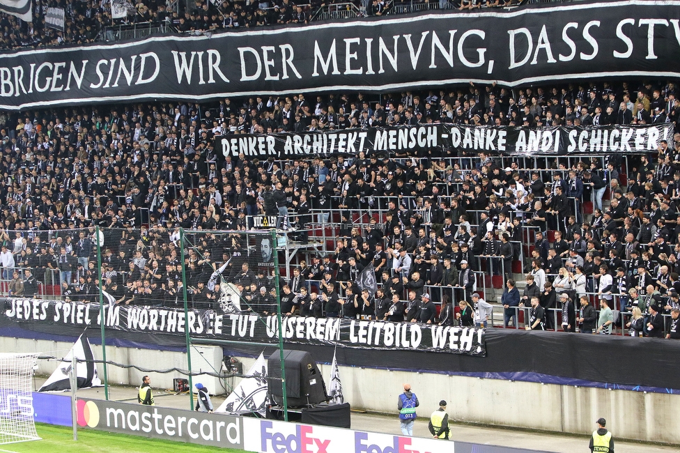 Sturm Graz - Sporting
UEFA Champions League Ligaphase 3. Spieltag, SK Sturm Graz - Sporting Lissabon, Woerthersee Stadion Klagenfurt, 22.10.2024. 

Foto zeigt Fans von Sturm mit einem Spruchband fuer Andreas Schicker (ehem. sportl. Geschaeftsfuehrer Sturm)
