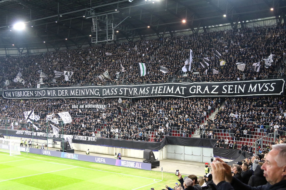 Sturm Graz - Sporting
UEFA Champions League Ligaphase 3. Spieltag, SK Sturm Graz - Sporting Lissabon, Woerthersee Stadion Klagenfurt, 22.10.2024. 

Foto zeigt Fans von Sturm mit einem Spruchband
Schlüsselwörter: sturmstadion