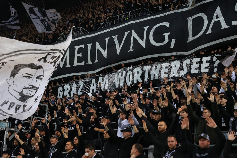 Sturm Graz - Sporting Lissabon
UEFA Champions League Ligaphase 3. Spieltag, SK Sturm Graz - Sporting Lissabon, Woerthersee Stadion Klagenfurt, 22.10.2024. 

Foto zeigt Fans von Sturm mit einem Spruchband
Schlüsselwörter: sturmstadion