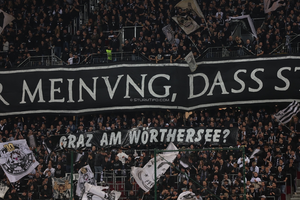 Sturm Graz - Sporting Lissabon
UEFA Champions League Ligaphase 3. Spieltag, SK Sturm Graz - Sporting Lissabon, Woerthersee Stadion Klagenfurt, 22.10.2024. 

Foto zeigt Fans von Sturm mit einem Spruchband
Schlüsselwörter: sturmstadion