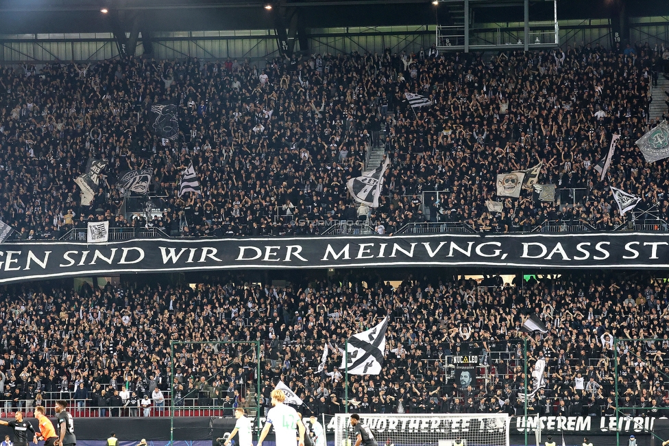 Sturm Graz - Sporting Lissabon
UEFA Champions League Ligaphase 3. Spieltag, SK Sturm Graz - Sporting Lissabon, Woerthersee Stadion Klagenfurt, 22.10.2024. 

Foto zeigt Fans von Sturm
