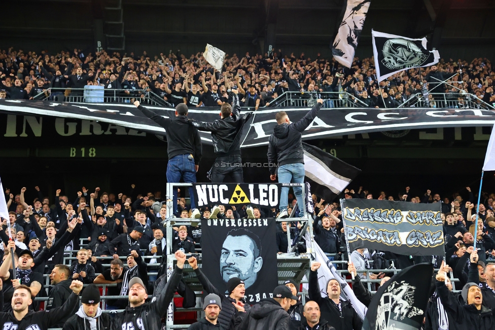 Sturm Graz - Sporting
UEFA Champions League Ligaphase 3. Spieltag, SK Sturm Graz - Sporting CP, Woerthersee Stadion Klagenfurt, 22.10.2024. 

Foto zeigt Fans von Sturm
Schlüsselwörter: brigata vorsaenger