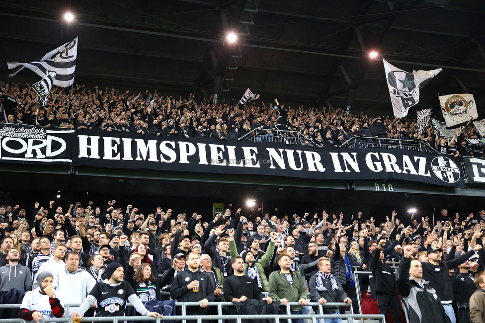 Sturm Graz - Sporting
UEFA Champions League Ligaphase 3. Spieltag, SK Sturm Graz - Sporting Lissabon, Woerthersee Stadion Klagenfurt, 22.10.2024. 

Foto zeigt Fans von Sturm
