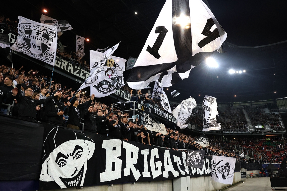 Sturm Graz - Sporting
UEFA Champions League Ligaphase 3. Spieltag, SK Sturm Graz - Sporting Lissabon, Woerthersee Stadion Klagenfurt, 22.10.2024. 

Foto zeigt Fans von Sturm
