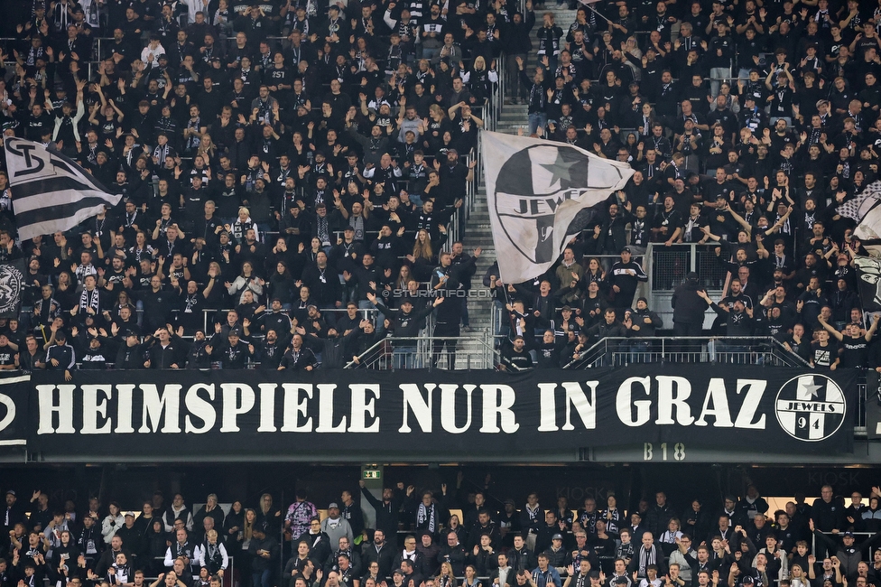 Sturm Graz - Sporting Lissabon
UEFA Champions League Ligaphase 3. Spieltag, SK Sturm Graz - Sporting Lissabon, Woerthersee Stadion Klagenfurt, 22.10.2024. 

Foto zeigt Fans von Sturm
Schlüsselwörter: jewels