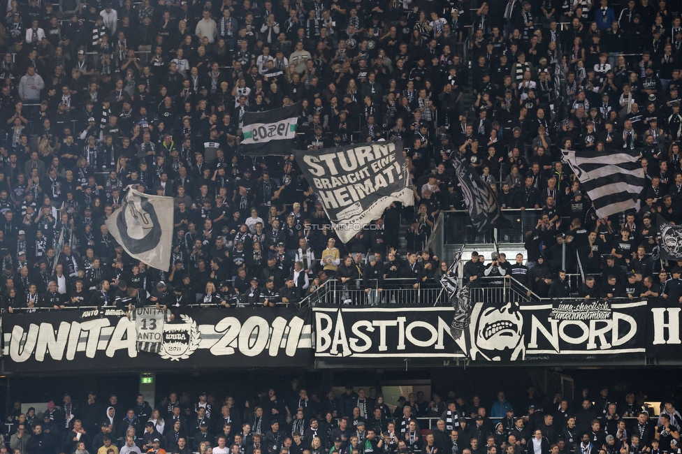 Sturm Graz - Sporting Lissabon
UEFA Champions League Ligaphase 3. Spieltag, SK Sturm Graz - Sporting Lissabon, Woerthersee Stadion Klagenfurt, 22.10.2024. 

Foto zeigt Fans von Sturm
Schlüsselwörter: unita bastion