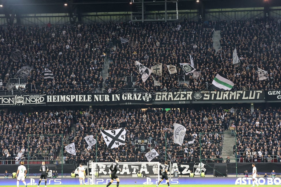 Sturm Graz - Sporting Lissabon
UEFA Champions League Ligaphase 3. Spieltag, SK Sturm Graz - Sporting Lissabon, Woerthersee Stadion Klagenfurt, 22.10.2024. 

Foto zeigt Fans von Sturm
