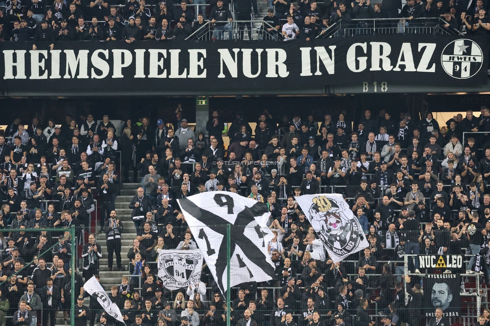 Sturm Graz - Sporting Lissabon
UEFA Champions League Ligaphase 3. Spieltag, SK Sturm Graz - Sporting Lissabon, Woerthersee Stadion Klagenfurt, 22.10.2024. 

Foto zeigt Fans von Sturm
Schlüsselwörter: jewels brigata