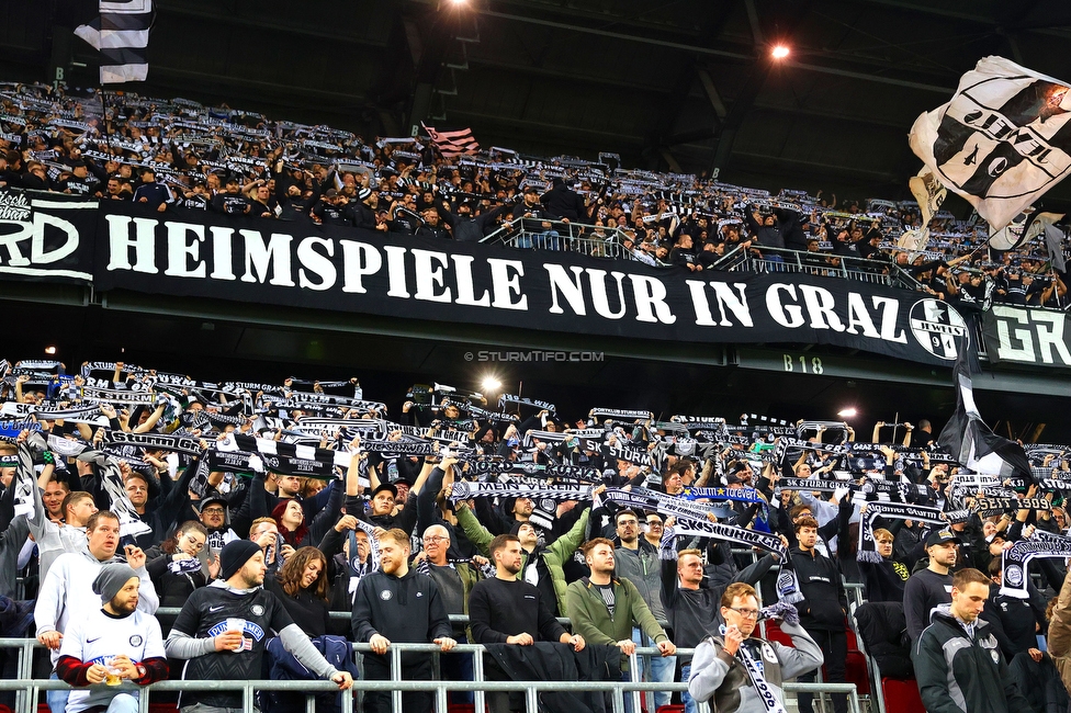 Sturm Graz - Sporting
UEFA Champions League Ligaphase 3. Spieltag, SK Sturm Graz - Sporting Lissabon, Woerthersee Stadion Klagenfurt, 22.10.2024. 

Foto zeigt Fans von Sturm
Schlüsselwörter: schals