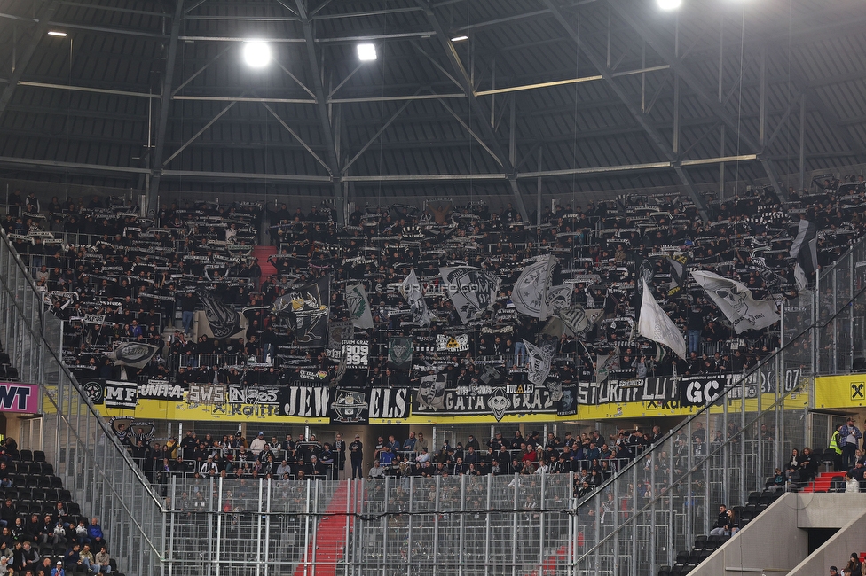 LASK - Sturm Graz
Oesterreichische Fussball Bundesliga, 1. Runde, LASK - SK Sturm Graz, Arena Linz, 27.10.2024. 

Foto zeigt Fans von Sturm
