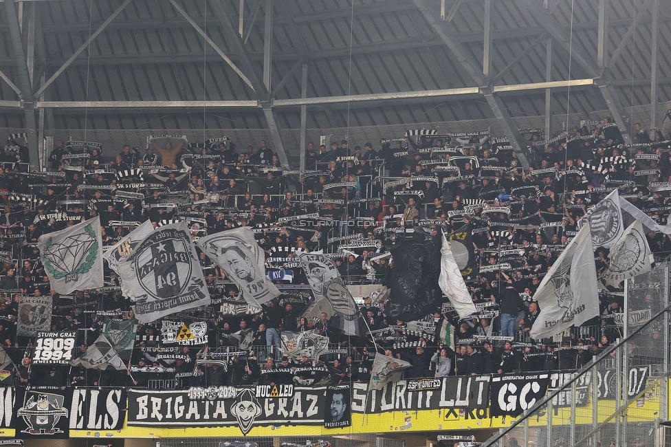 LASK - Sturm Graz
Oesterreichische Fussball Bundesliga, 1. Runde, LASK - SK Sturm Graz, Arena Linz, 27.10.2024. 

Foto zeigt Fans von Sturm
Schlüsselwörter: schals brigata sturmflut