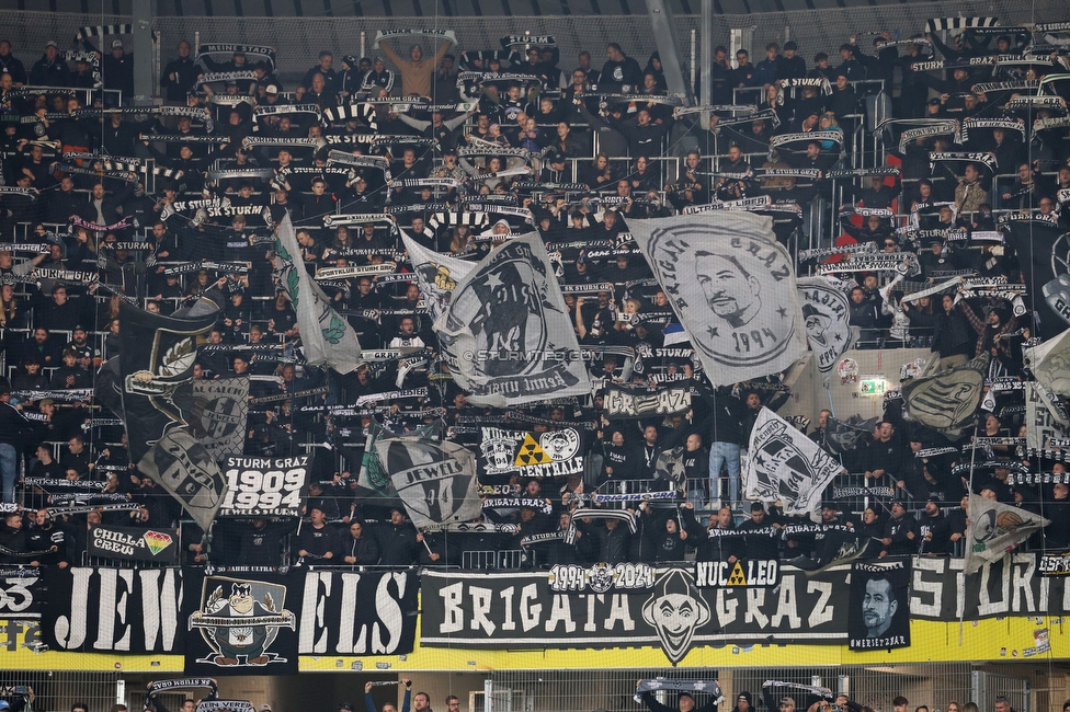 LASK - Sturm Graz
Oesterreichische Fussball Bundesliga, 1. Runde, LASK - SK Sturm Graz, Arena Linz, 27.10.2024. 

Foto zeigt Fans von Sturm
