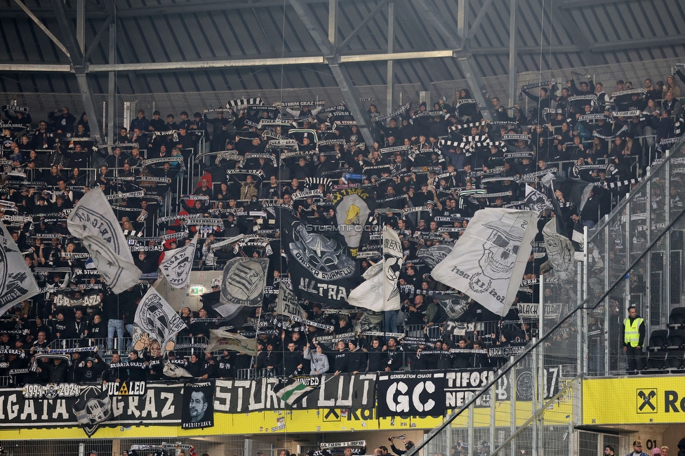 LASK - Sturm Graz
Oesterreichische Fussball Bundesliga, 1. Runde, LASK - SK Sturm Graz, Arena Linz, 27.10.2024. 

Foto zeigt Fans von Sturm
