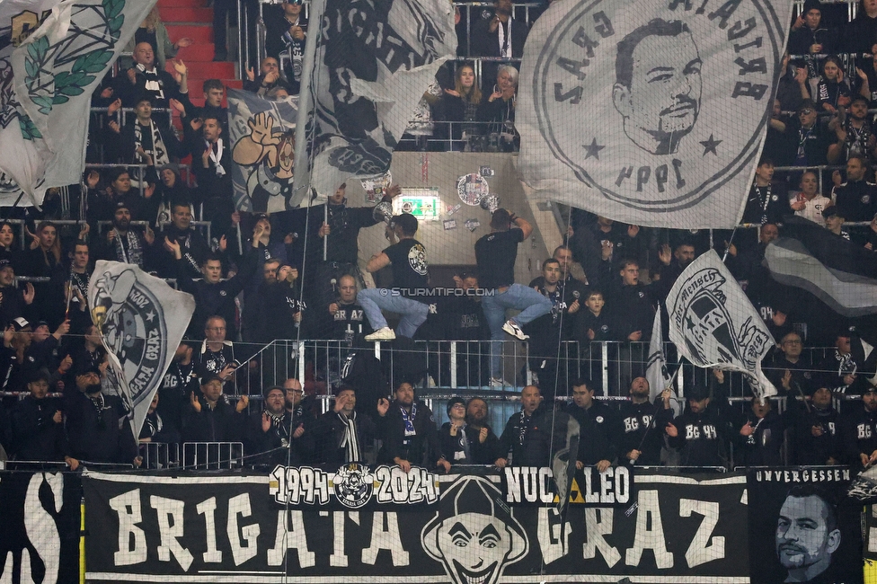 LASK - Sturm Graz
Oesterreichische Fussball Bundesliga, 1. Runde, LASK - SK Sturm Graz, Arena Linz, 27.10.2024. 

Foto zeigt Fans von Sturm
Schlüsselwörter: brigata