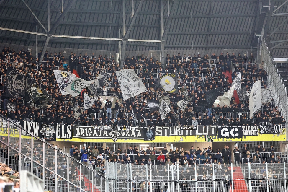 LASK - Sturm Graz
Oesterreichische Fussball Bundesliga, 1. Runde, LASK - SK Sturm Graz, Arena Linz, 27.10.2024. 

Foto zeigt Fans von Sturm
