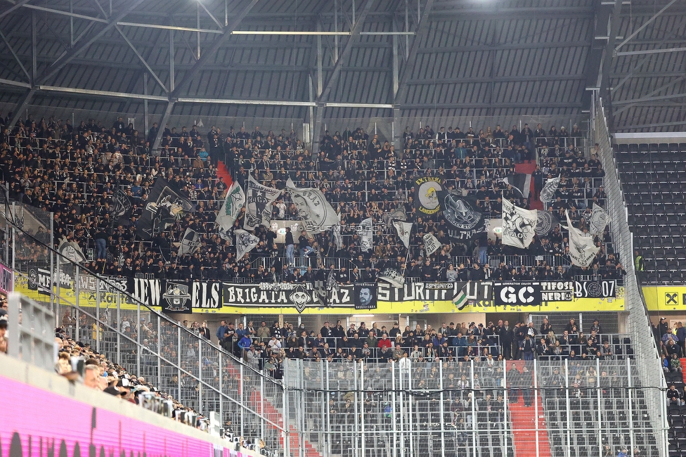 LASK - Sturm Graz
Oesterreichische Fussball Bundesliga, 1. Runde, LASK - SK Sturm Graz, Arena Linz, 27.10.2024. 

Foto zeigt Fans von Sturm
