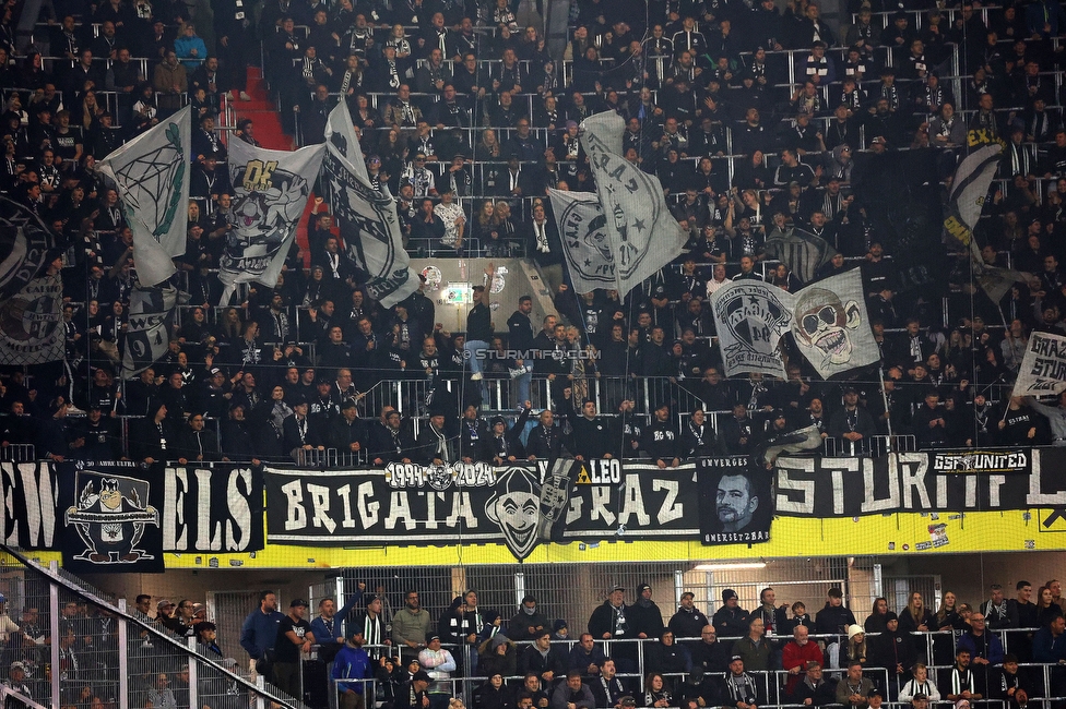 LASK - Sturm Graz
Oesterreichische Fussball Bundesliga, 1. Runde, LASK - SK Sturm Graz, Arena Linz, 27.10.2024. 

Foto zeigt Fans von Sturm
