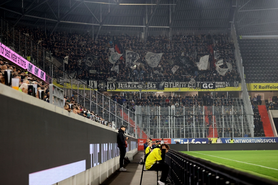 LASK - Sturm Graz
Oesterreichische Fussball Bundesliga, 1. Runde, LASK - SK Sturm Graz, Arena Linz, 27.10.2024. 

Foto zeigt Fans von Sturm
