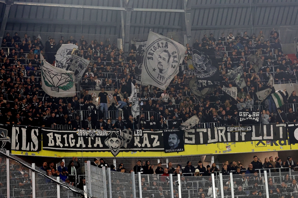 LASK - Sturm Graz
Oesterreichische Fussball Bundesliga, 1. Runde, LASK - SK Sturm Graz, Arena Linz, 27.10.2024. 

Foto zeigt Fans von Sturm
