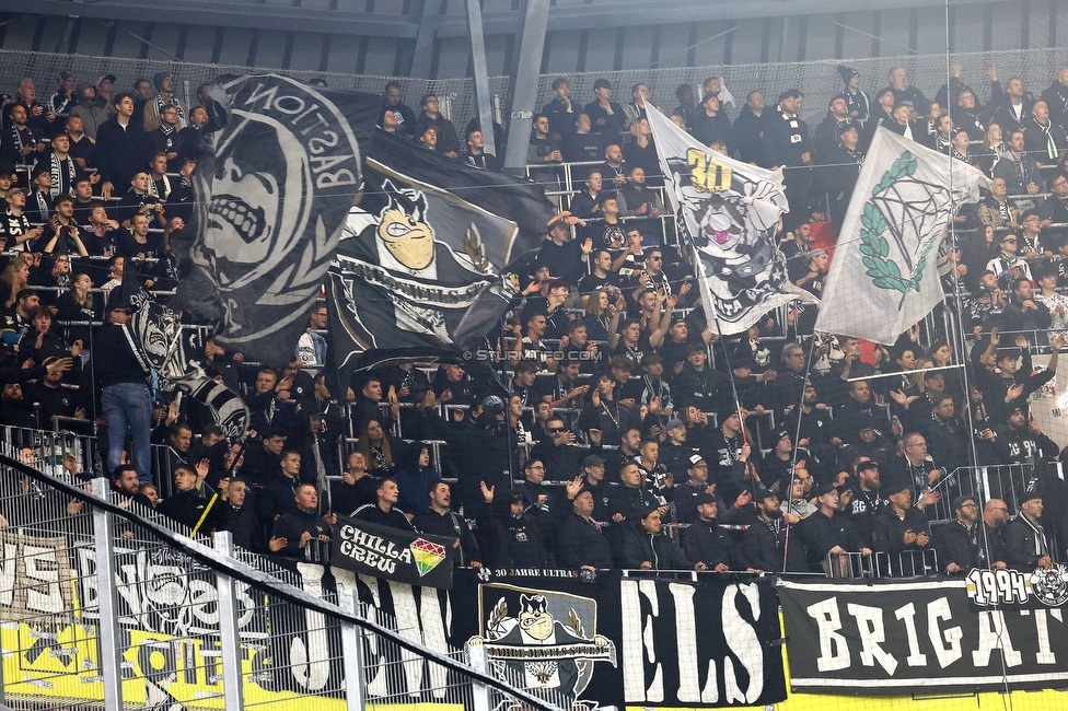 LASK - Sturm Graz
Oesterreichische Fussball Bundesliga, 1. Runde, LASK - SK Sturm Graz, Arena Linz, 27.10.2024. 

Foto zeigt Fans von Sturm
Schlüsselwörter: jewels