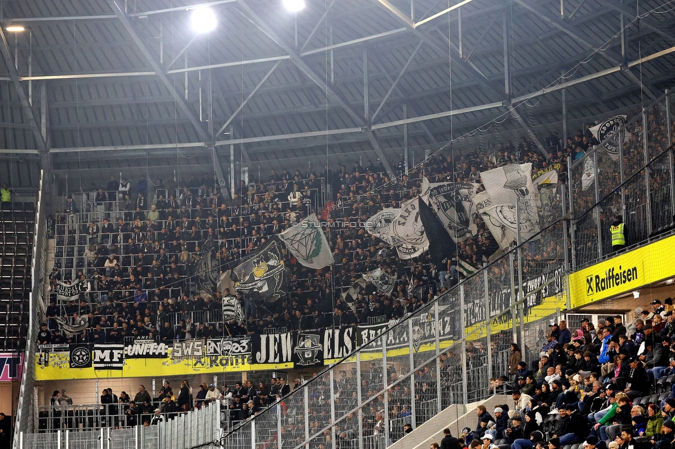 LASK - Sturm Graz
Oesterreichische Fussball Bundesliga, 1. Runde, LASK - SK Sturm Graz, Arena Linz, 27.10.2024. 

Foto zeigt Fans von Sturm
