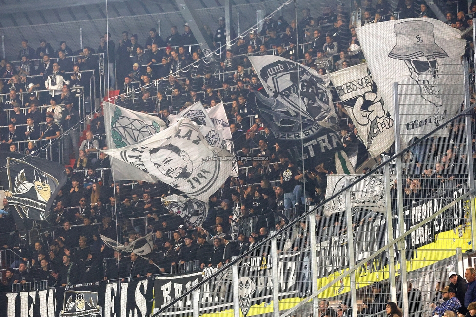 LASK - Sturm Graz
Oesterreichische Fussball Bundesliga, 1. Runde, LASK - SK Sturm Graz, Arena Linz, 27.10.2024. 

Foto zeigt Fans von Sturm
