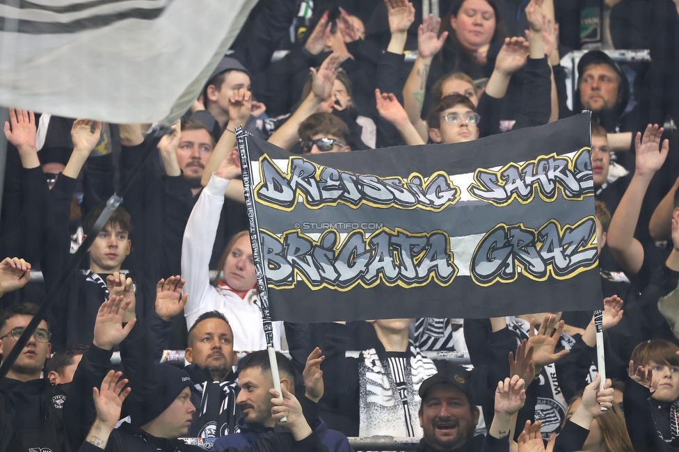 LASK - Sturm Graz
Oesterreichische Fussball Bundesliga, 1. Runde, LASK - SK Sturm Graz, Arena Linz, 27.10.2024. 

Foto zeigt Fans von Sturm
Schlüsselwörter: brigata