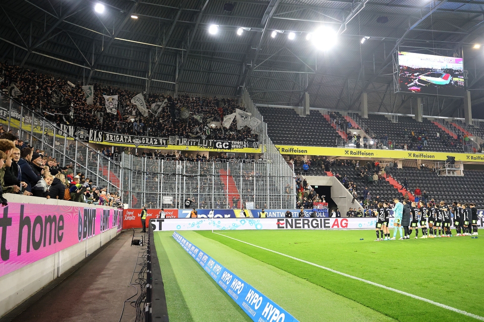 LASK - Sturm Graz
Oesterreichische Fussball Bundesliga, 1. Runde, LASK - SK Sturm Graz, Arena Linz, 27.10.2024. 

Foto zeigt Fans von Sturm und die Mannschaft von Sturm
