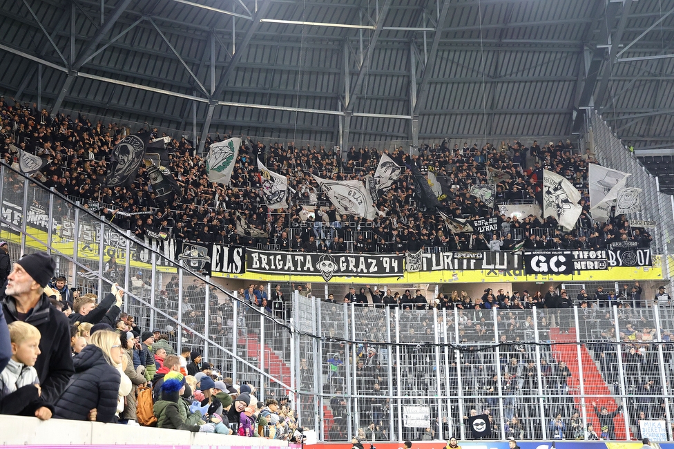 LASK - Sturm Graz
Oesterreichische Fussball Bundesliga, 1. Runde, LASK - SK Sturm Graz, Arena Linz, 27.10.2024. 

Foto zeigt Fans von Sturm
