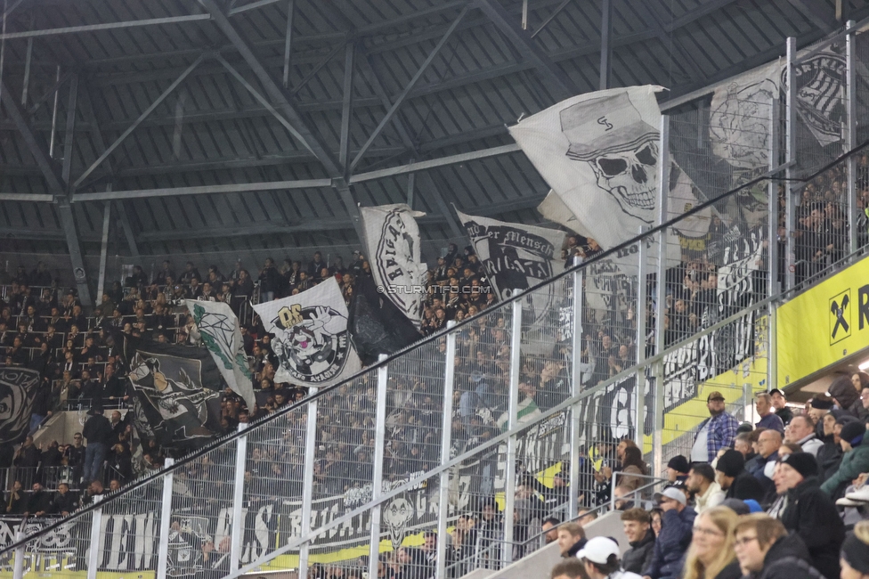 LASK - Sturm Graz
Oesterreichische Fussball Bundesliga, 1. Runde, LASK - SK Sturm Graz, Arena Linz, 27.10.2024. 

Foto zeigt Fans von Sturm
