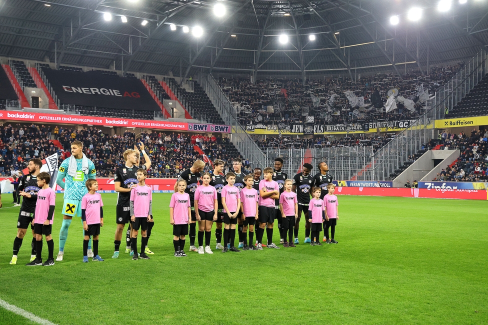 LASK - Sturm Graz
Oesterreichische Fussball Bundesliga, 1. Runde, LASK - SK Sturm Graz, Arena Linz, 27.10.2024. 

Foto zeigt die Mannschaft von Sturm und Fans von Sturm
