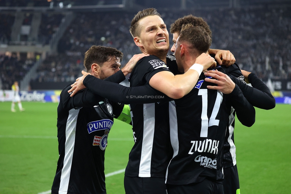 LASK - Sturm Graz
Oesterreichische Fussball Bundesliga, 1. Runde, LASK - SK Sturm Graz, Arena Linz, 27.10.2024. 

Foto zeigt Dimitri Lavalee (Sturm) und Lovro Zvonarek (Sturm)
Schlüsselwörter: torjubel