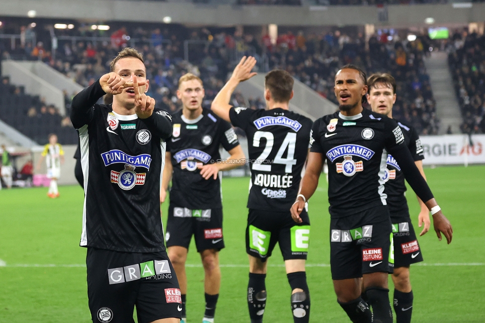 LASK - Sturm Graz
Oesterreichische Fussball Bundesliga, 1. Runde, LASK - SK Sturm Graz, Arena Linz, 27.10.2024. 

Foto zeigt Fans von Sturm
