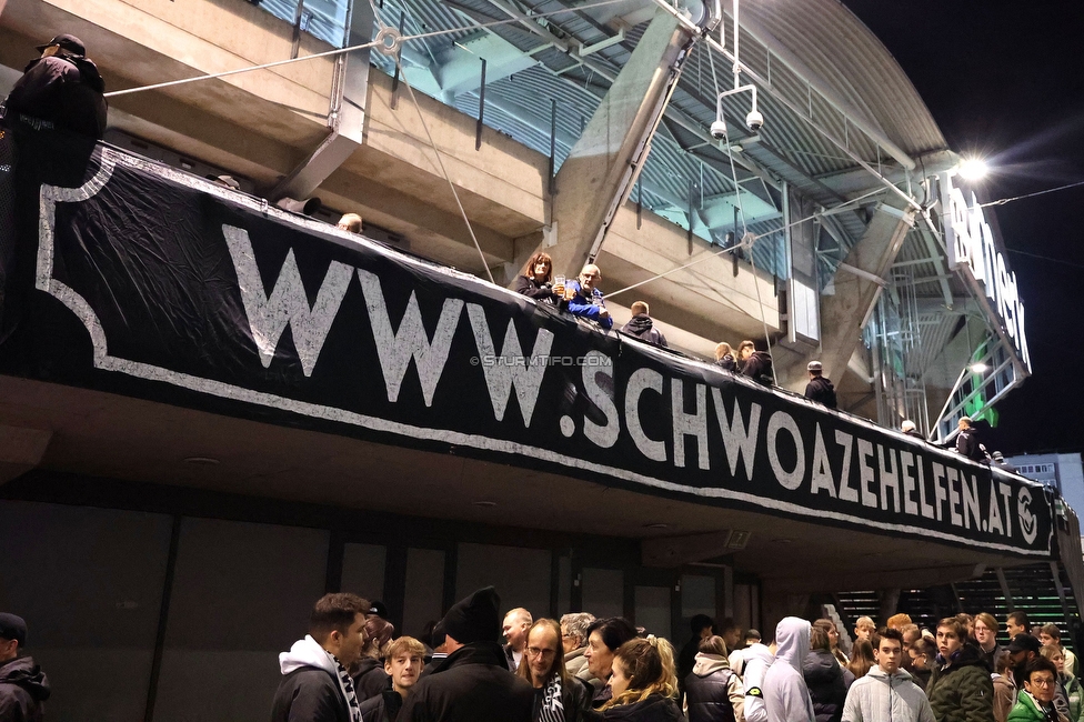 Sturm Graz - Blau-Weiss Linz
OEFB Cup, 3. Runde, SK Sturm Graz - Blau-Weiss Linz, Stadion Liebenau Graz, 30.10.2024. 

Foto zeigt die Spendenaktion Schwoaze Helfen
