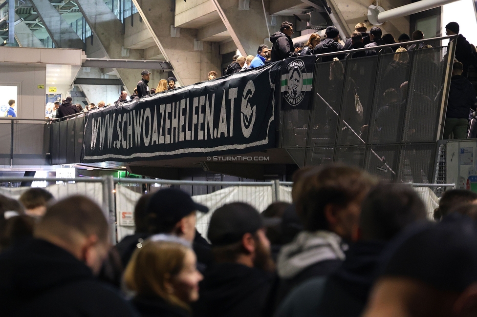 Sturm Graz - Blau-Weiss Linz
OEFB Cup, 3. Runde, SK Sturm Graz - Blau-Weiss Linz, Stadion Liebenau Graz, 30.10.2024. 

Foto zeigt die Spendenaktion Schwoaze Helfen
