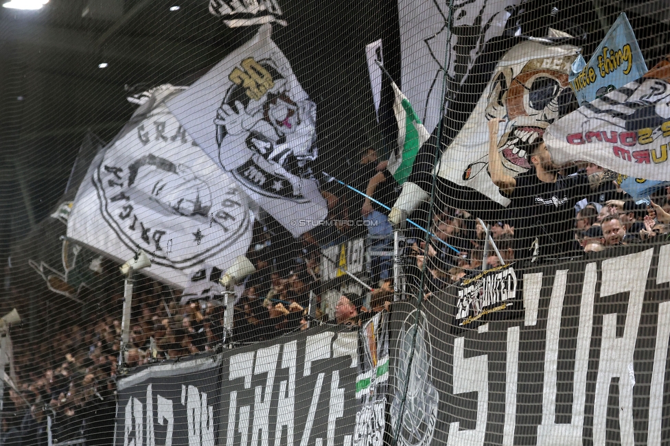 Sturm Graz - Blau-Weiss Linz
OEFB Cup, 3. Runde, SK Sturm Graz - Blau-Weiss Linz, Stadion Liebenau Graz, 30.10.2024. 

Foto zeigt Fans von Sturm
Schlüsselwörter: sturmflut