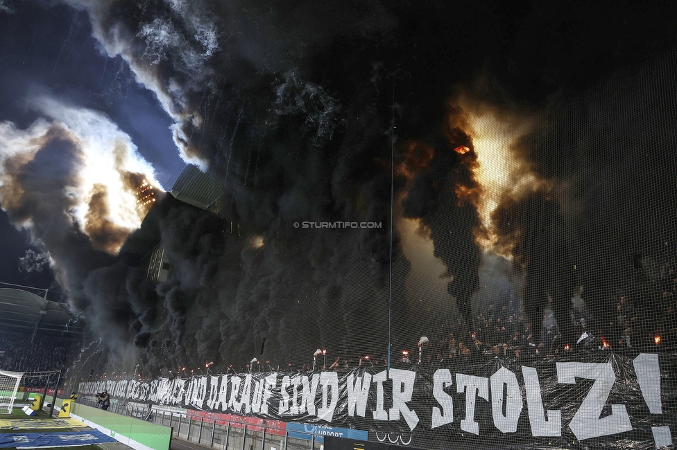 Sturm Graz - Rapid Wien
Oesterreichische Fussball Bundesliga, 12. Runde, SK Sturm Graz - SK Rapid Wien, Stadion Liebenau Graz, 02.11.2024. 

Foto zeigt Fans von Sturm mit einer Choreografie
Schlüsselwörter: brigata pyrotechnik