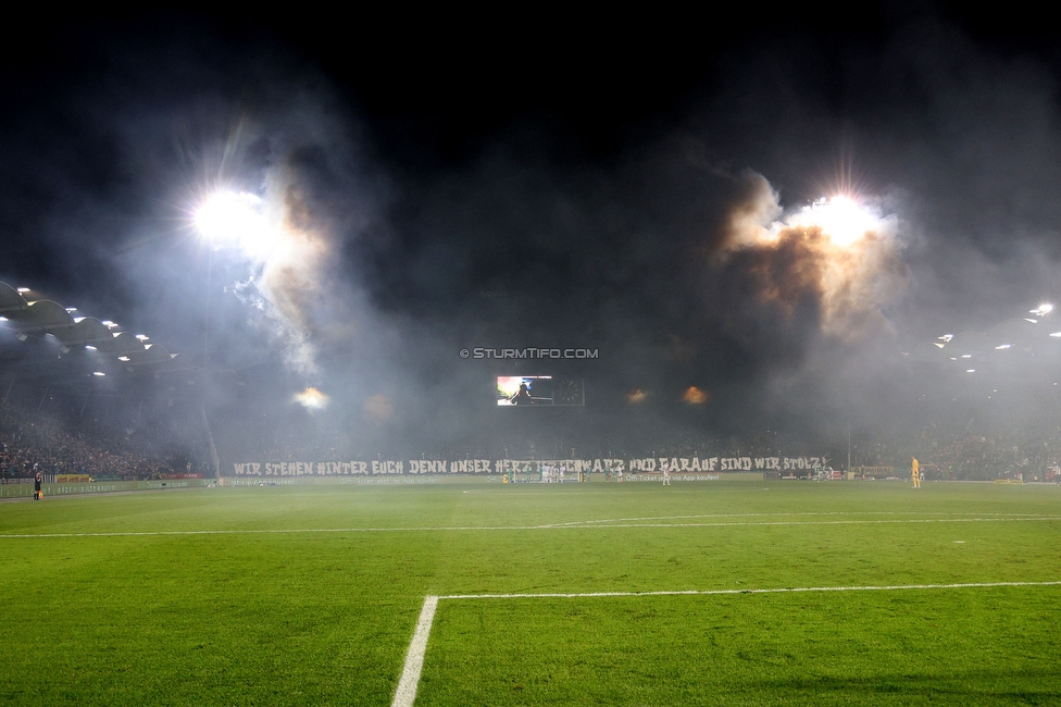 Sturm Graz - Rapid Wien
Oesterreichische Fussball Bundesliga, 12. Runde, SK Sturm Graz - SK Rapid Wien, Stadion Liebenau Graz, 02.11.2024. 

Foto zeigt Fans von Sturm mit einer Choreografie
Schlüsselwörter: brigata pyrotechnik