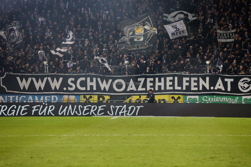 Sturm Graz - Rapid Wien
Oesterreichische Fussball Bundesliga, 12. Runde, SK Sturm Graz - SK Rapid Wien, Stadion Liebenau Graz, 02.11.2024. 

Foto zeigt Fans von Sturm mit einem Spruchband
Schlüsselwörter: schwoazehelfen