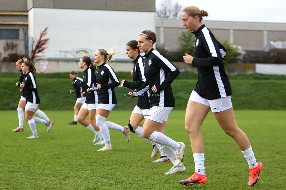 Sturm Damen - Lustenau
OEFB Frauen Bundesliga, 9. Runde, SK Sturm Graz Damen - SPG FC Lustenau FC Dornbirn Ladies, MURAUER Bier Arena - StFV Graz, 03.11.2024. 

Foto zeigt die Mannschaft der Sturm Damen
